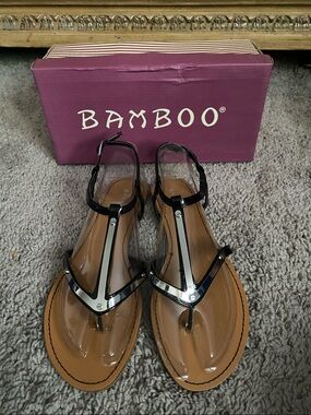 NWT BAMBOO Black and Tan T-Strap Women’s Sandals with Metallic Accent